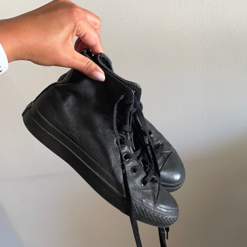 Black leather Converse Chuck Taylor’s sz 7
